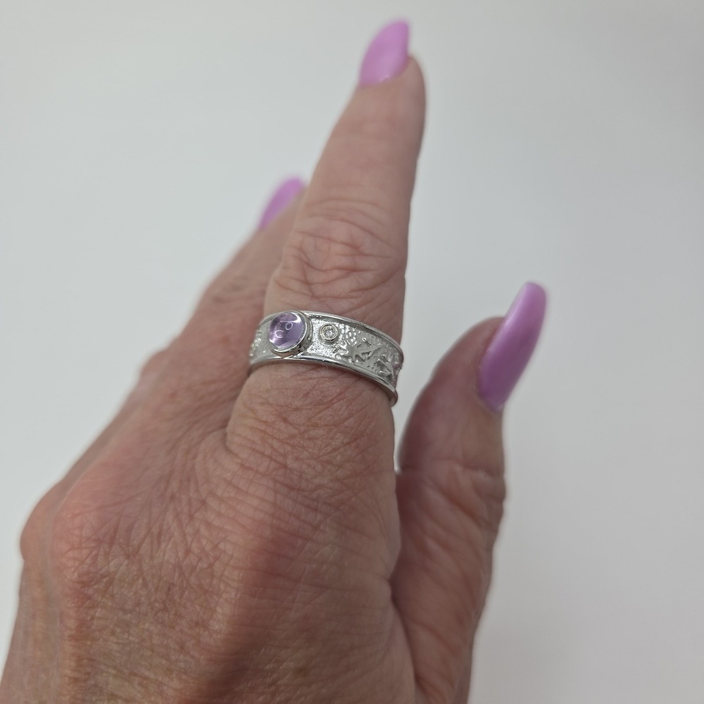 Vintage Embossed Sterling Designer Cabachon Amethyst Diamond Band Ring Size 8.75 - Picture 8 of 9